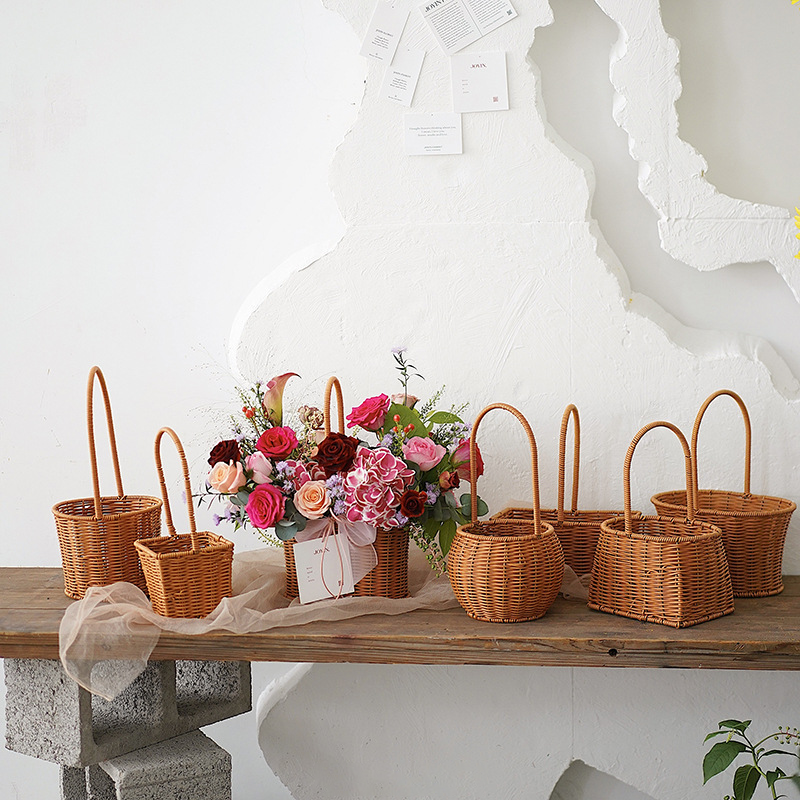 Hand-Woven Retro Flower Basket - Portable Picnic Storage Basket with Iron Frame for Flowers & Green Plants